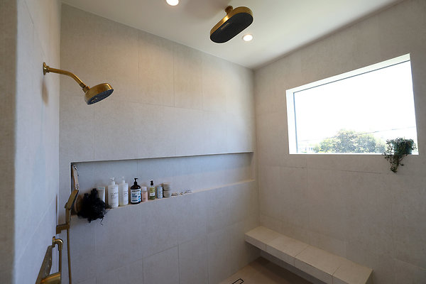 139A Master Bedroom Bathroom 0146