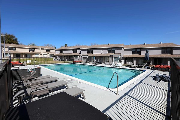 725A Pool 0085 725A Pool 0085