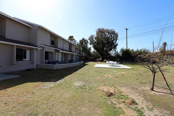 725A Backyard 0059