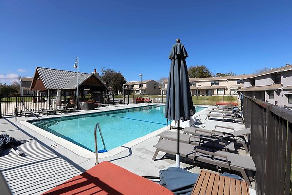 725A Pool 0082 725A Pool 0082