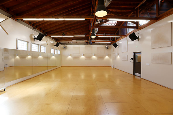 572A A Studio 0076