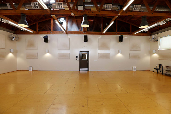 572A A Studio 0074
