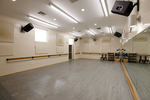 572A B1 Studio 0050