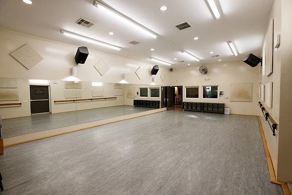 572A B1 Studio 0054