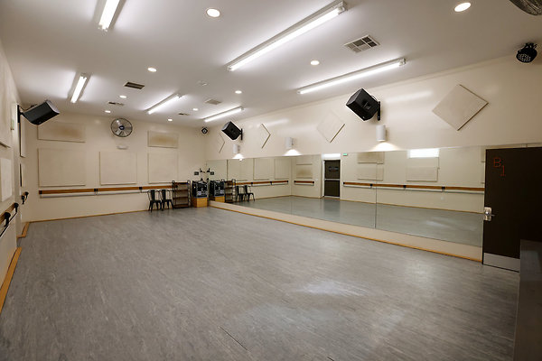 572A B1 Studio 0056