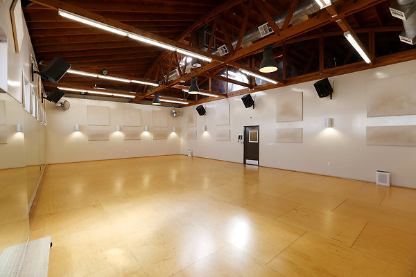 572A A Studio 0075