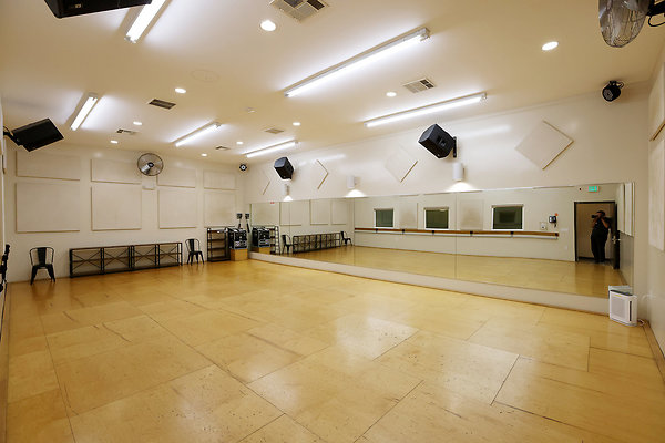 572A B2 Studio 0059