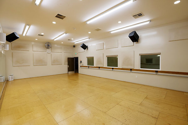 572A B2 Studio 0063