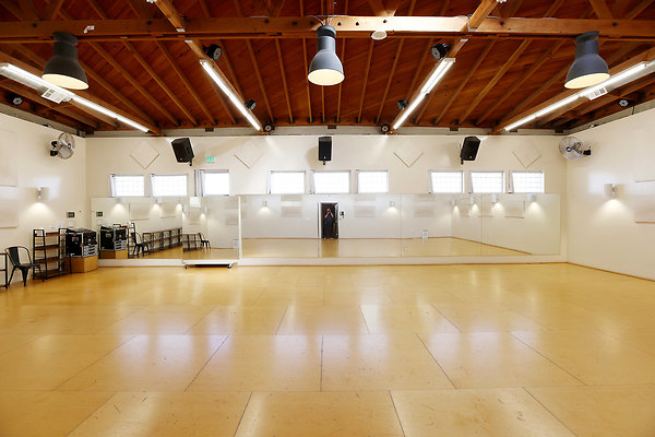 572A A Studio 0070