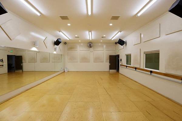 572A B2 Studio 0064