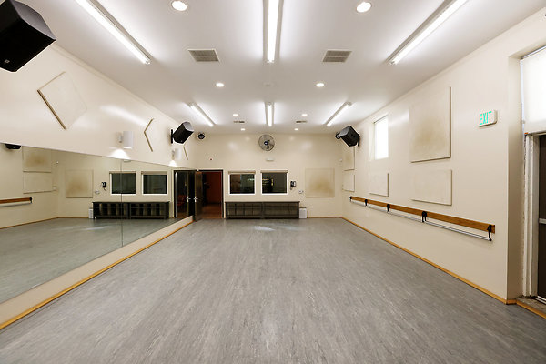 572A B1 Studio 0053