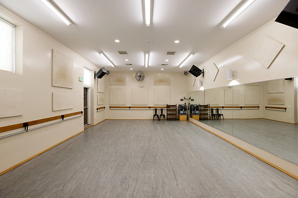 572A B1 Studio 0057