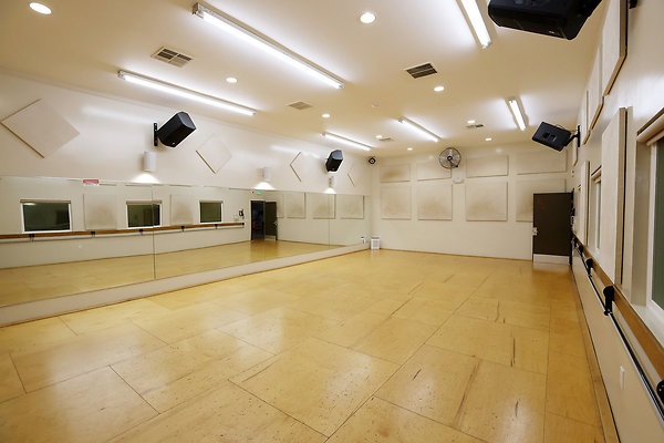572A B2 Studio 0065
