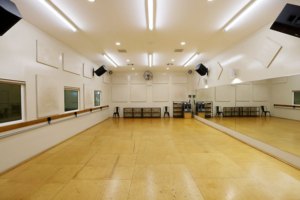 572A B2 Studio 0060