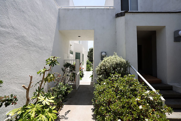788A Front Walk Entrance 0908