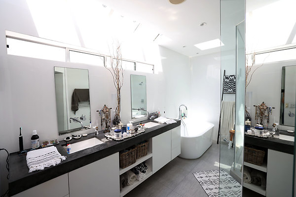 504A Master Bathroom 0696