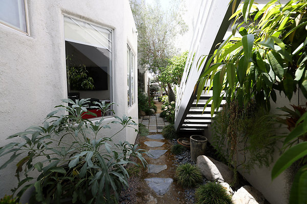 504A Front Patio 0656