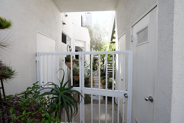 504A Front Gate 0655