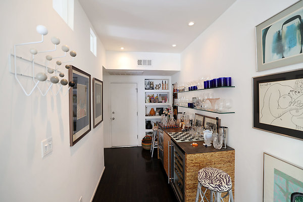 504A Hallway to Garage 0678