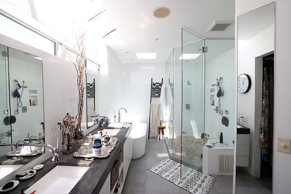 504A Master Bathroom 0699
