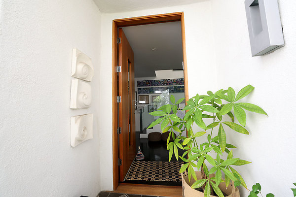 504A Front Door 0662