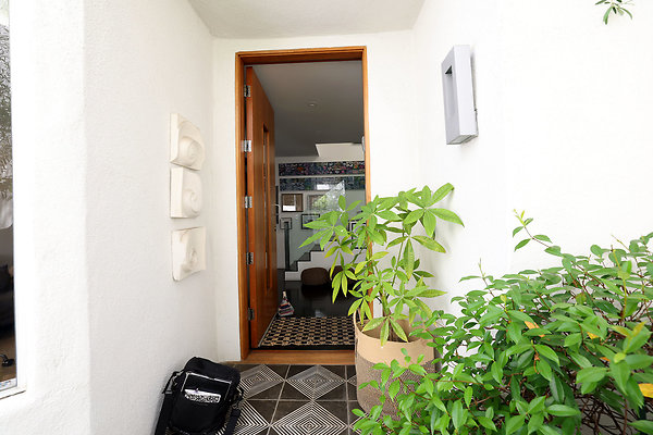 504A Front Door 0663
