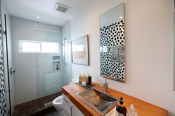 504A Bathroom 0680