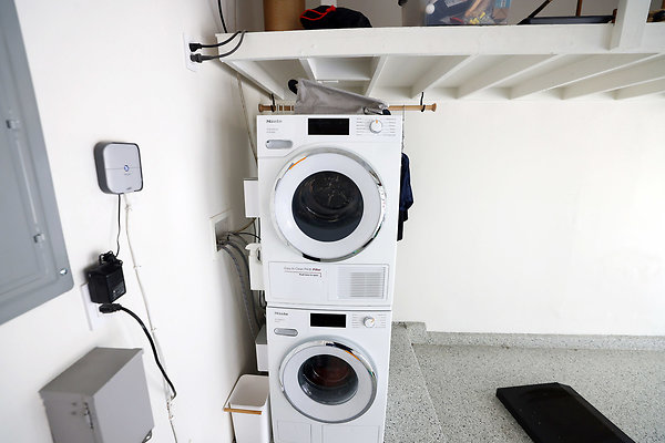 780A Garage Laundry Machines 1192