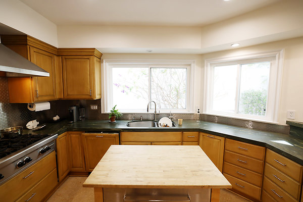 780A Kitchen4 1203