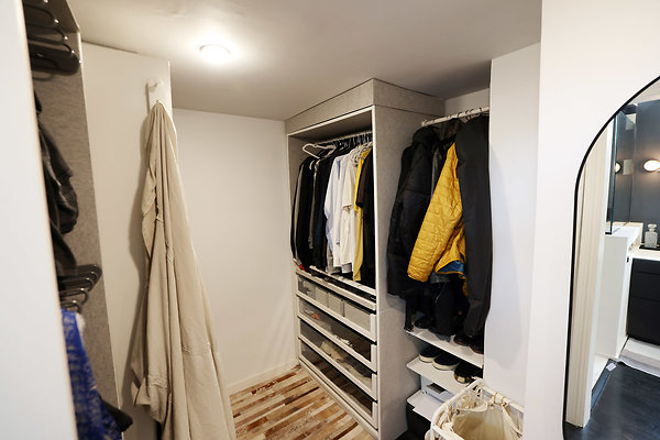 781A Master Bathroom 0562