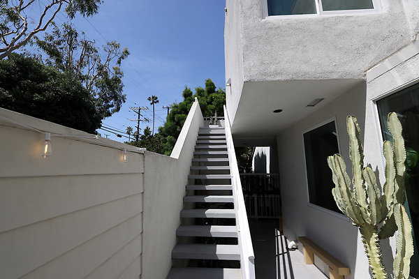 781A Stairs To Front Deck 0566