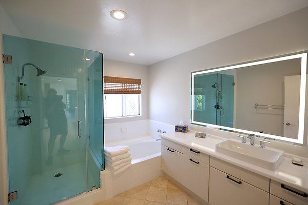 784A Bathroom 0793