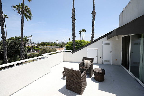 784A Front Deck 0785