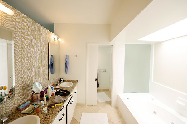 784A Master Bathroom 0804