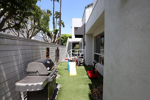 786A Path to Rear Patio 0828 786A Path to Rear Patio 0828