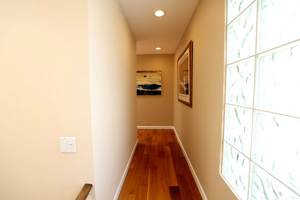 786A 2nd Floor Hallway LS 0879