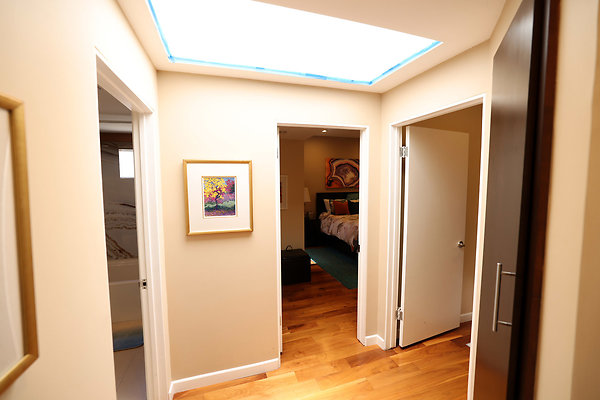 786A 2nd Floor Hallway LS 0881