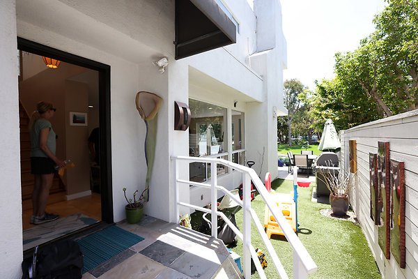 786A Front Door 0825