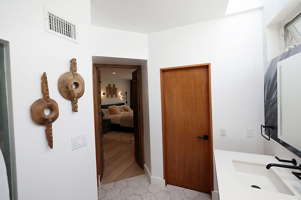 Master Bathroom 1078