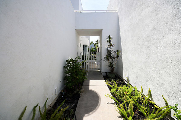 Front Walk Entrance 1003