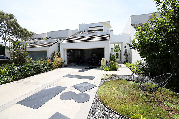 Front Ext 1009