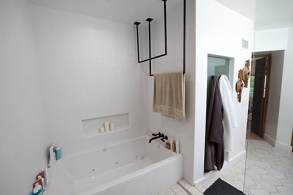 Master Bathroom 1077