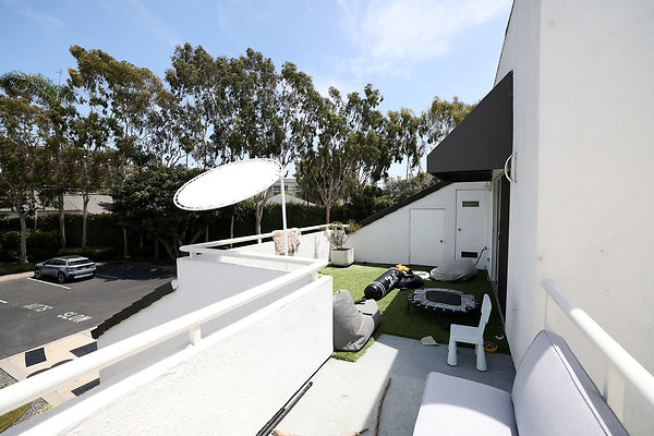 Front Deck 1021