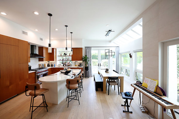 Kitchen &amp; Dining Area 1045