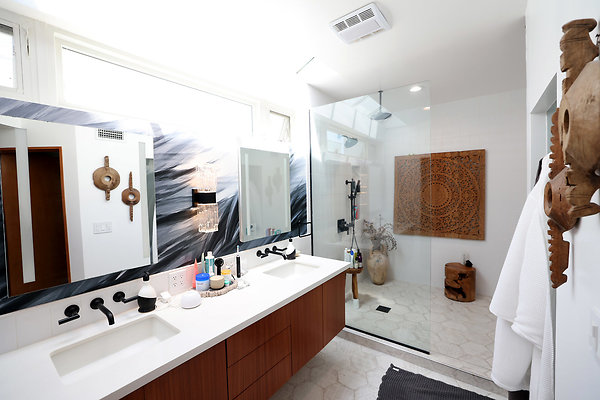 Master Bathroom 1074