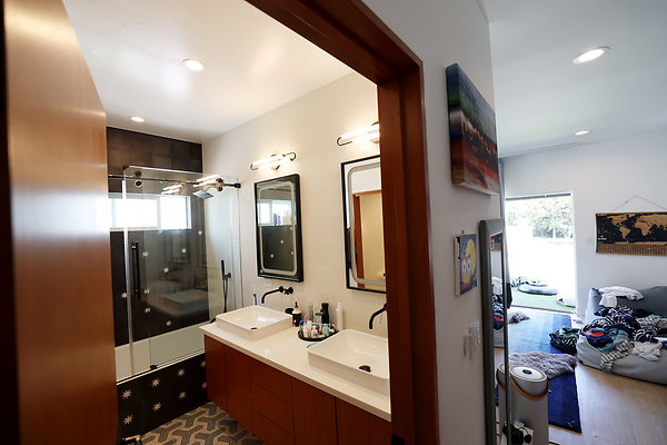 Bedroom Ensuite 1084