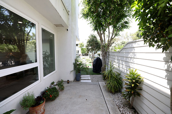 794A Path to Rear Patio 1106 794A Path to Rear Patio 1106