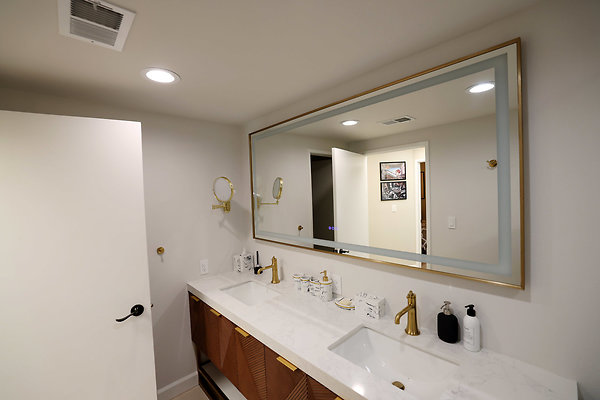 794A Bathroom 1161