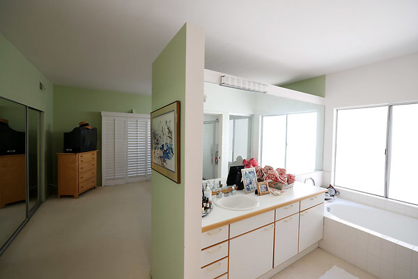 799A Bedroom Bathroom 0642