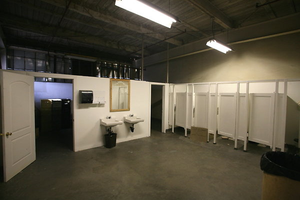 Foam Warehouse Bathroom 0124 1
